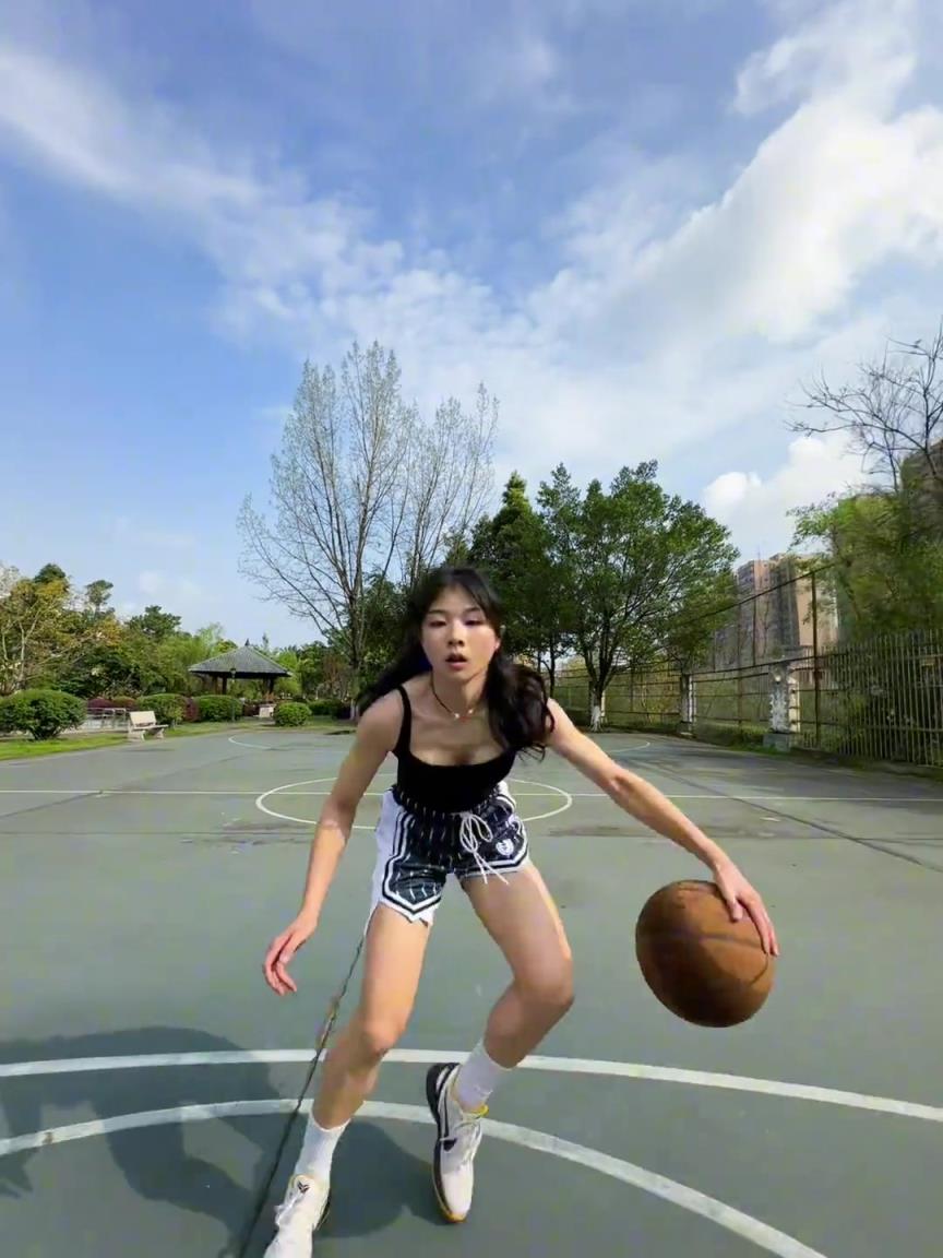 看著有點(diǎn)實(shí)力，敢背打我不？